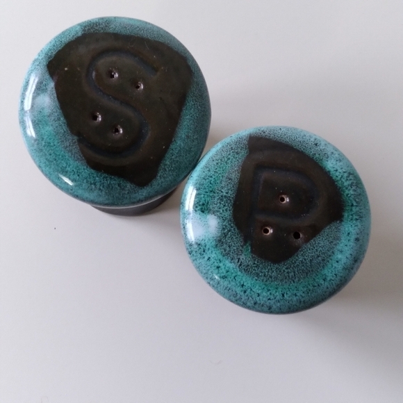 evangeline blue mountain beauce salt and pepper shaker - Picture 4 of 5